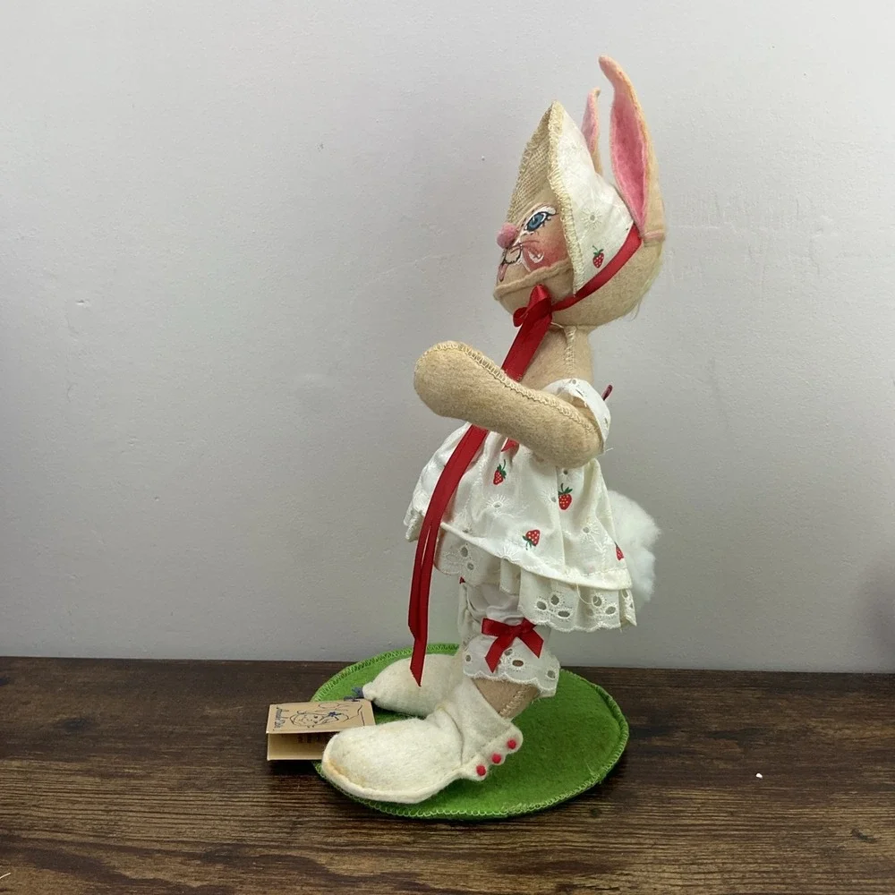 Annalee 11 Inch Spring Easter Parade Bunny Rabbit Girl With Tag